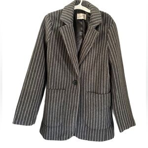 Universal thread Woman’s blazer.